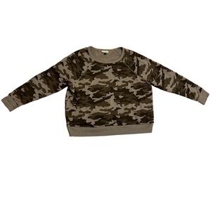 Universal Threads Ladies Sz XXL cropped camo sweatshirt. EUC. Scoop‎ neck.